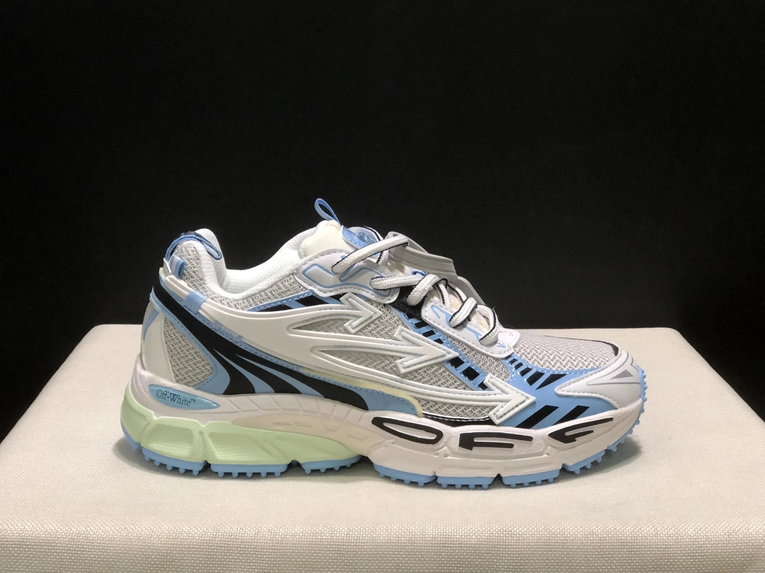 Off-White Diagonal Arrow Running Shoes White/Silver Sneakers - 6
