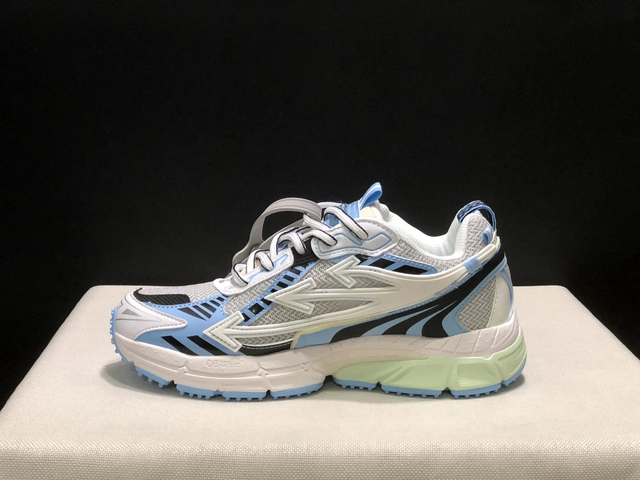 Off-White Diagonal Arrow Running Shoes White/Silver Sneakers - 7