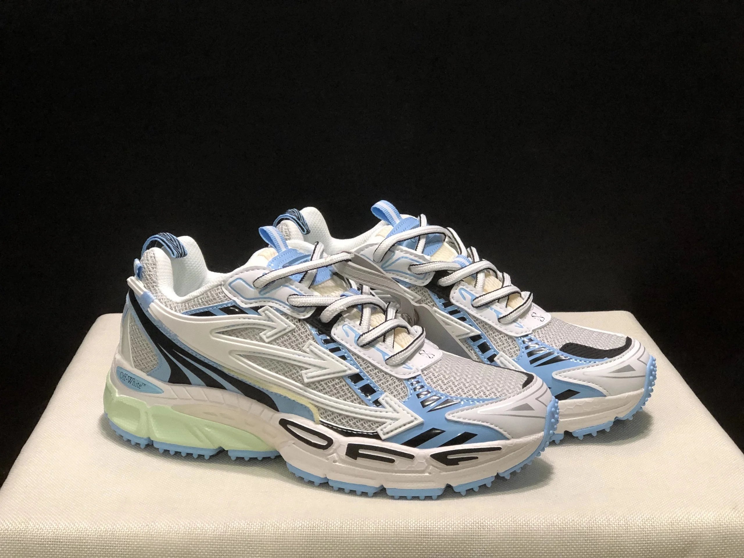 Off-White Diagonal Arrow Running Shoes White/Silver Sneakers - 5