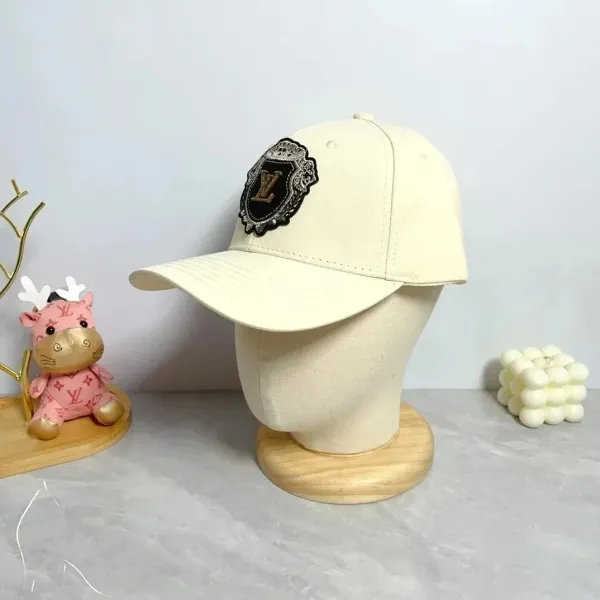 Louis Vuitton Shield-Emblem Baseball Cap Beige - 1
