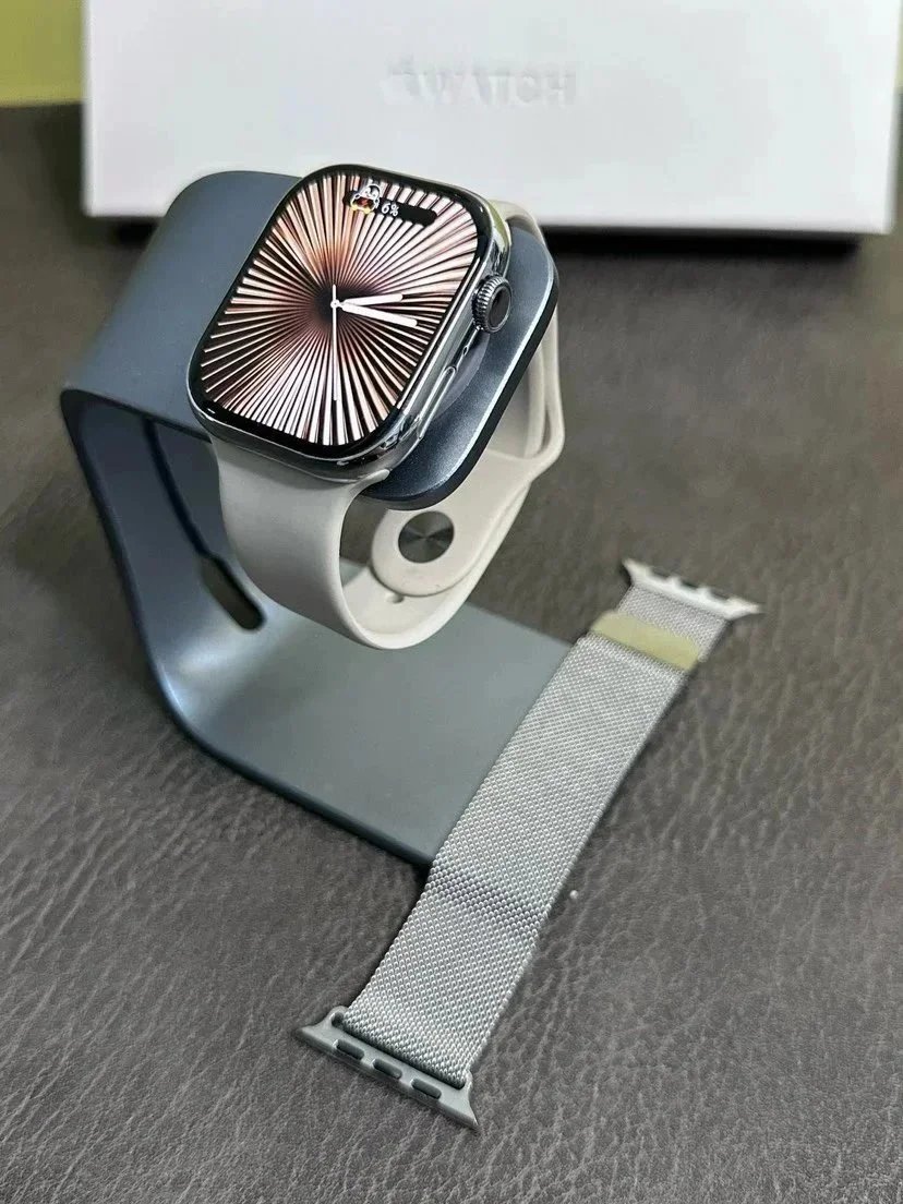 Apple Watch Ultra 2 Titanium Gray with White Sport Band and Silver Milanese Loop