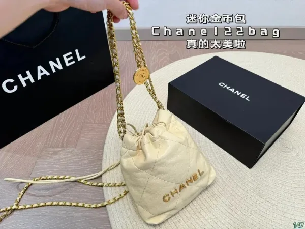 Chanel 22 Bag White Quilted Patent Leather Shoulder Bag - 11