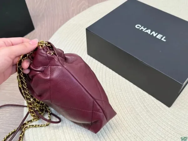 Chanel 22 Bag White Quilted Patent Leather Shoulder Bag - 3