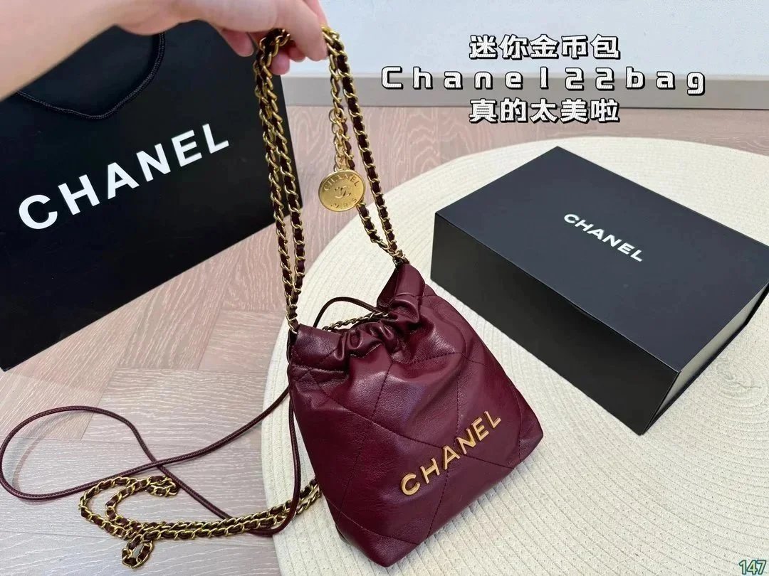 Chanel 22 Bag White Quilted Patent Leather Shoulder Bag - 10