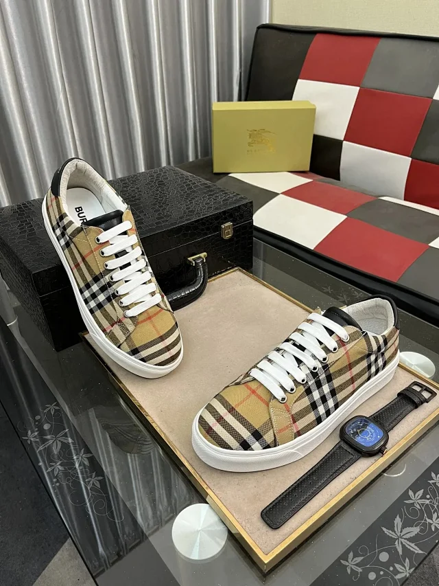 Burberry Sneakers Low-top lace-up with check-pattern and logo variants product detail image 4