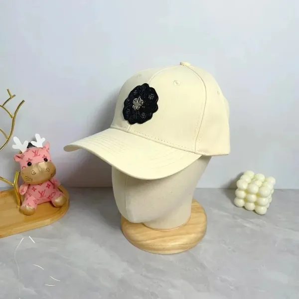 Design Floral-Embellished Beige Baseball Cap - 1