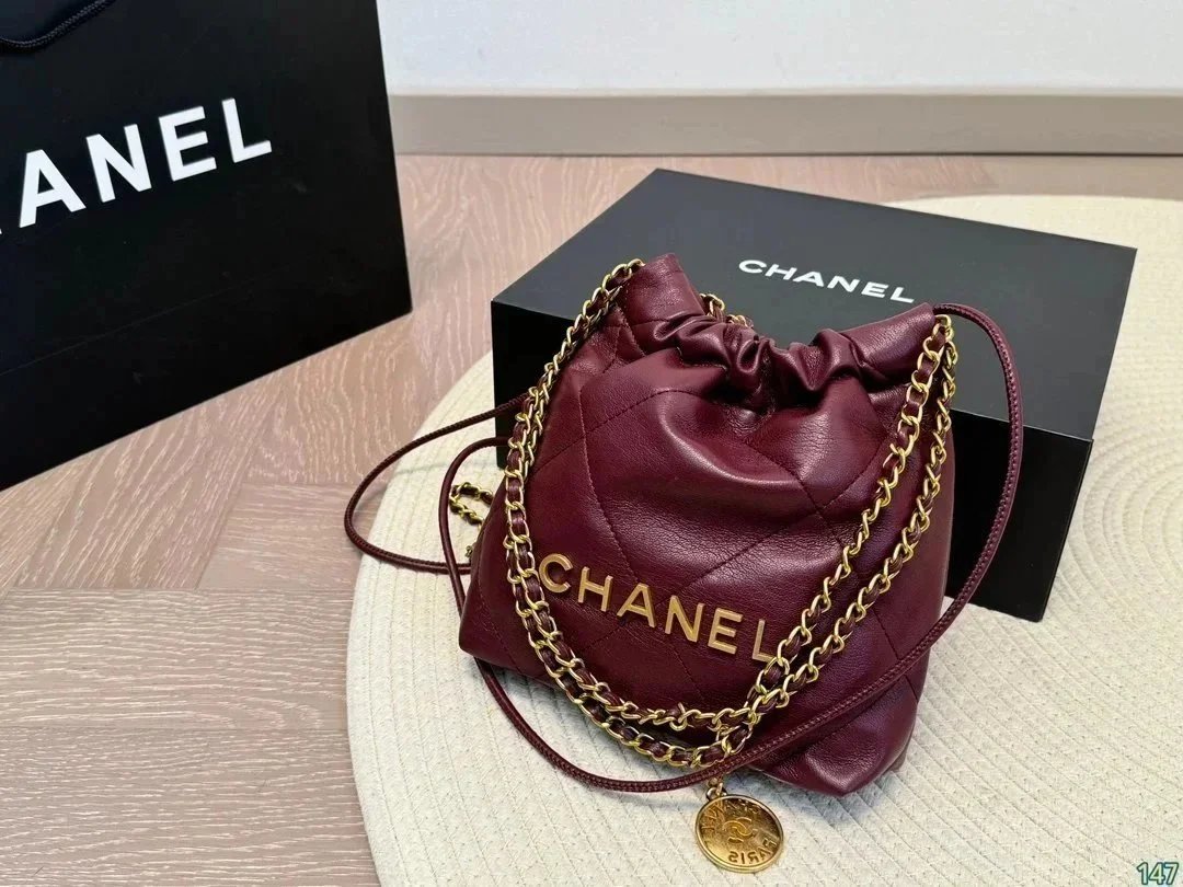 Chanel 22 Bag White Quilted Patent Leather Shoulder Bag - 2