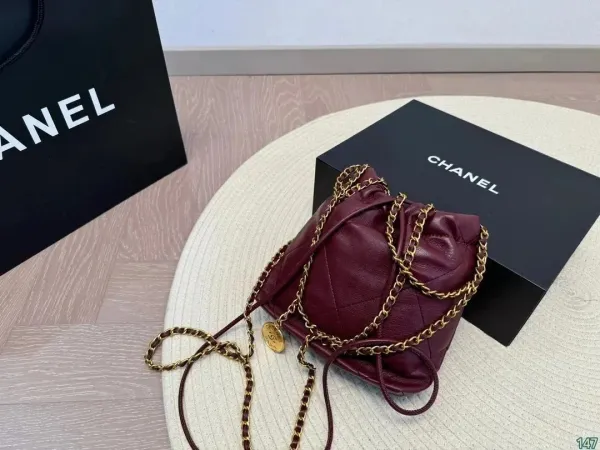 Chanel 22 Bag White Quilted Patent Leather Shoulder Bag - 8