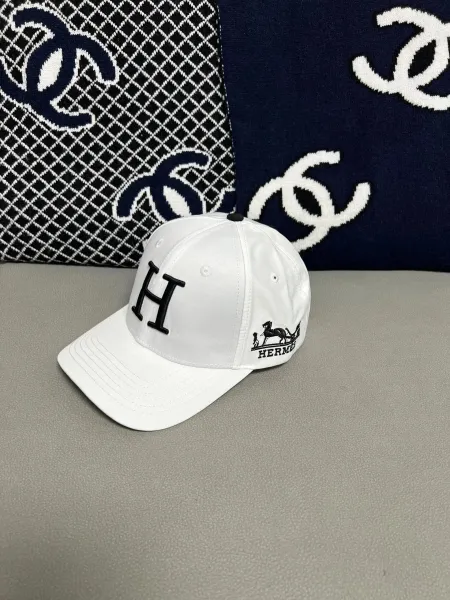Hermès Logo Cap White Baseball Cap - 1