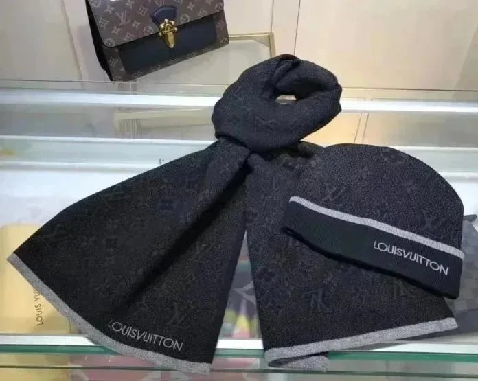 Design Minimalist Black Beanie with Square Patch - 10