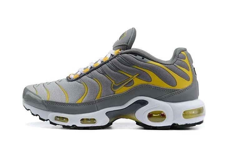 Nike Air Max Plus Black/Red Sneakers - 4