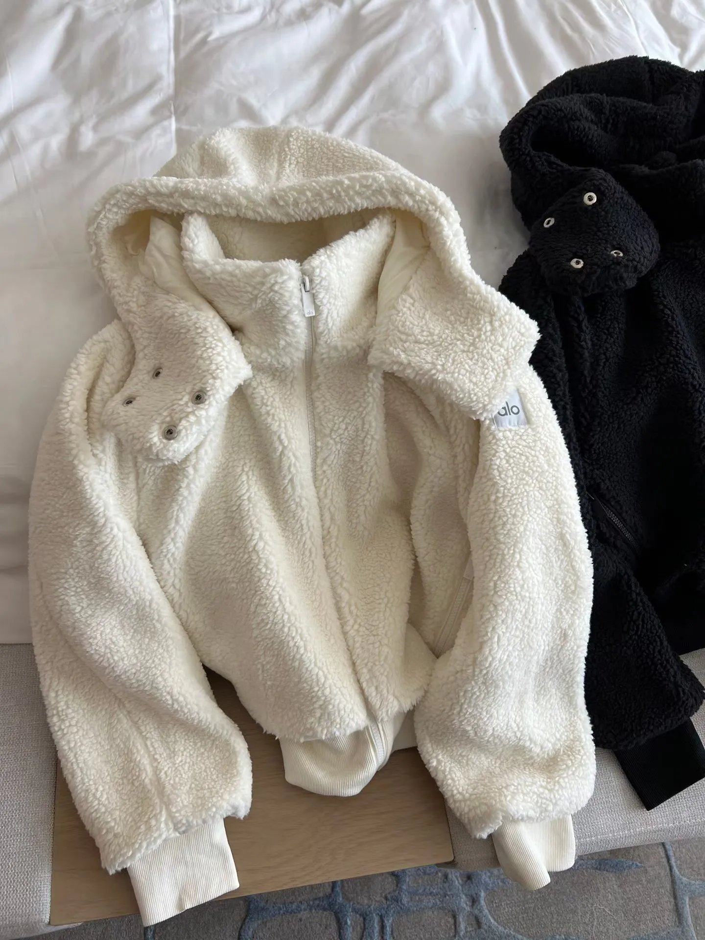 Alo White Sherpa Fleece Hooded Jacket Outerwear - 3