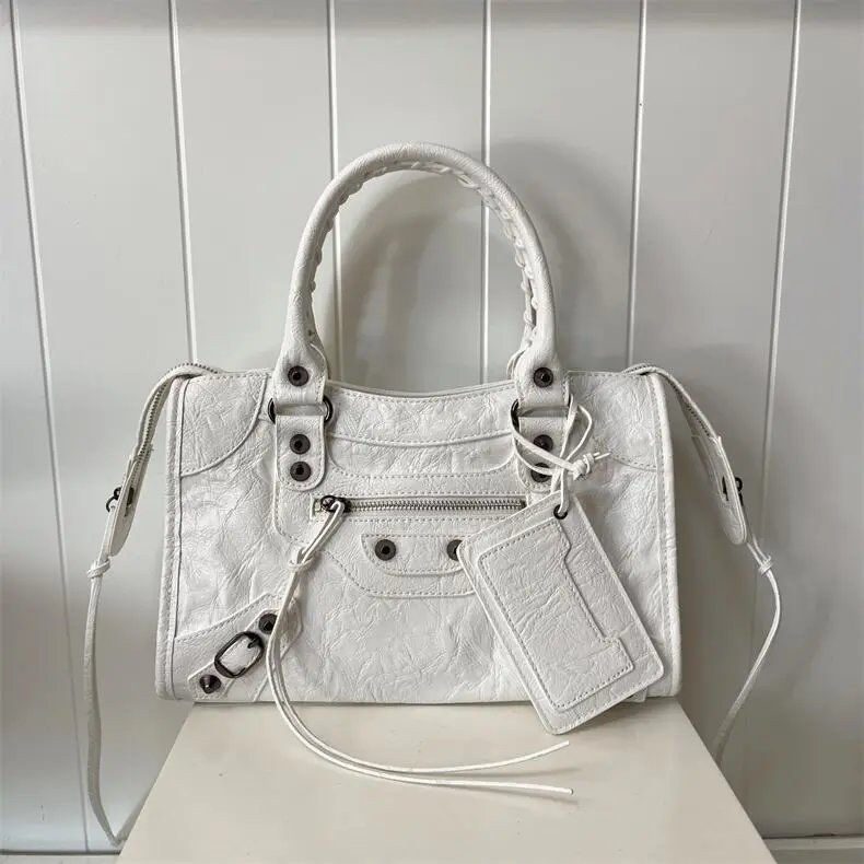 8037 # Medium Milk Shake White