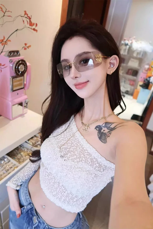 Miu Eyewear Rimless shield sunglasses with gold logo plaques product detail image 4