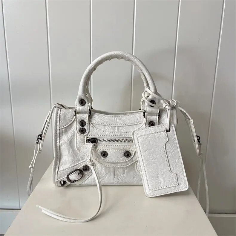 8037 # Small Milk Shake White