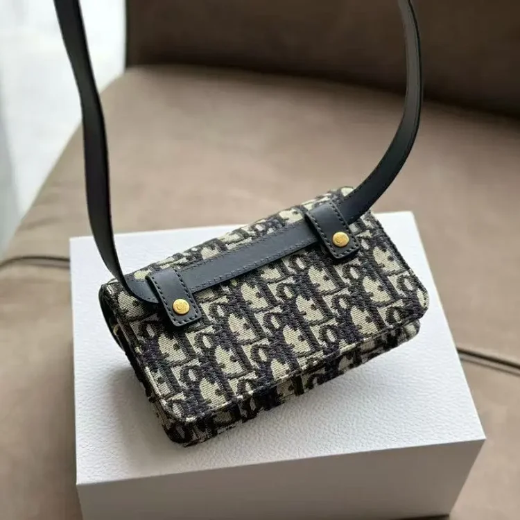 Accessories: waist bag, chain bag, transformation bag, saddle, presbyopic chain, diagonal span metal waist bag *No returns without reason if there is no quality problem(pic3) Accessories: waist bag, chain bag, transformation bag, saddle, presbyopic chain, diagonal span metal waist bag *No returns without reason if there is no quality problem
