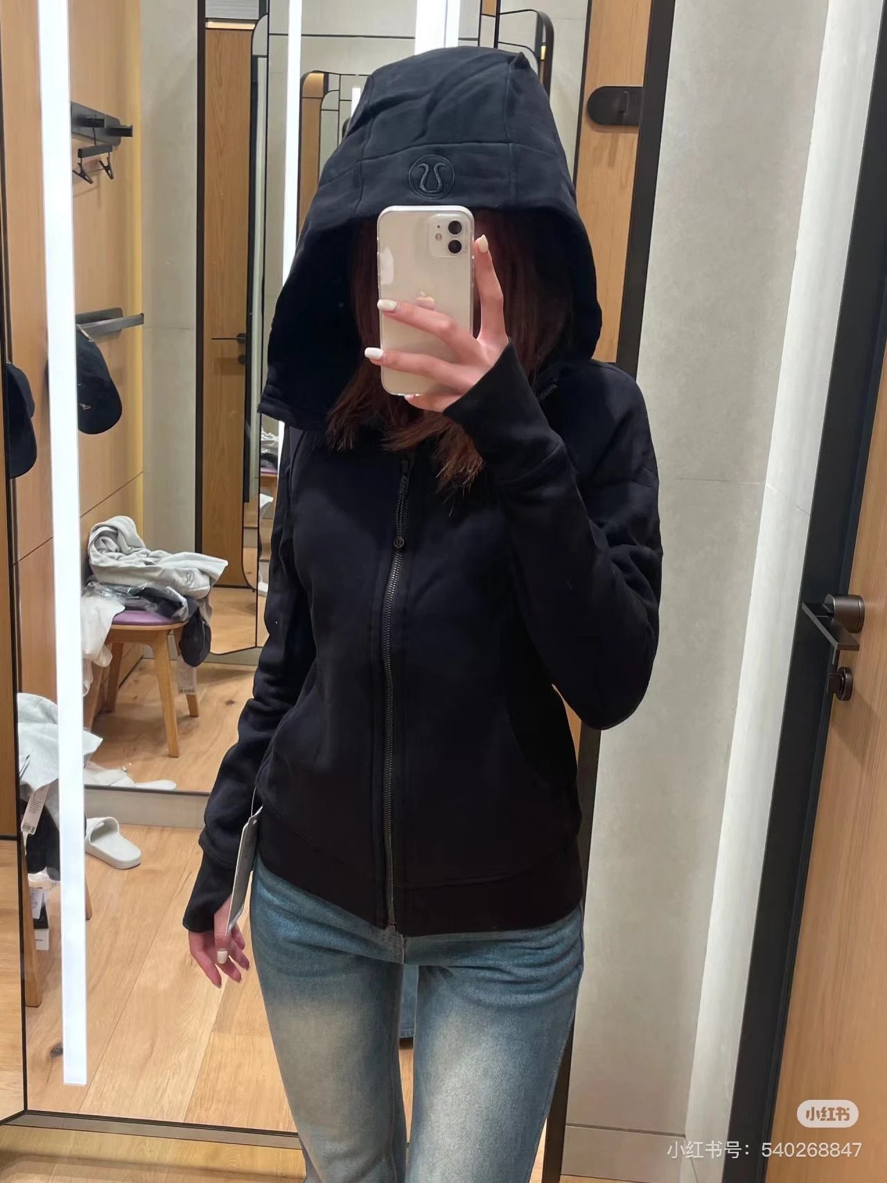 刺绣黑色卫衣修身