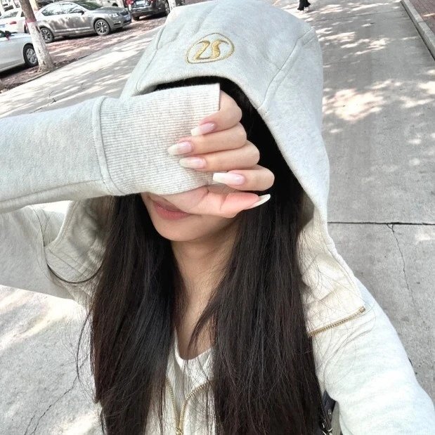 刺绣杂灰色金标卫衣修身