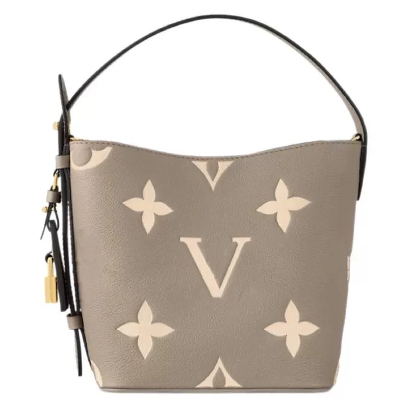Embossed Bucket Bag 25 T-Shirt