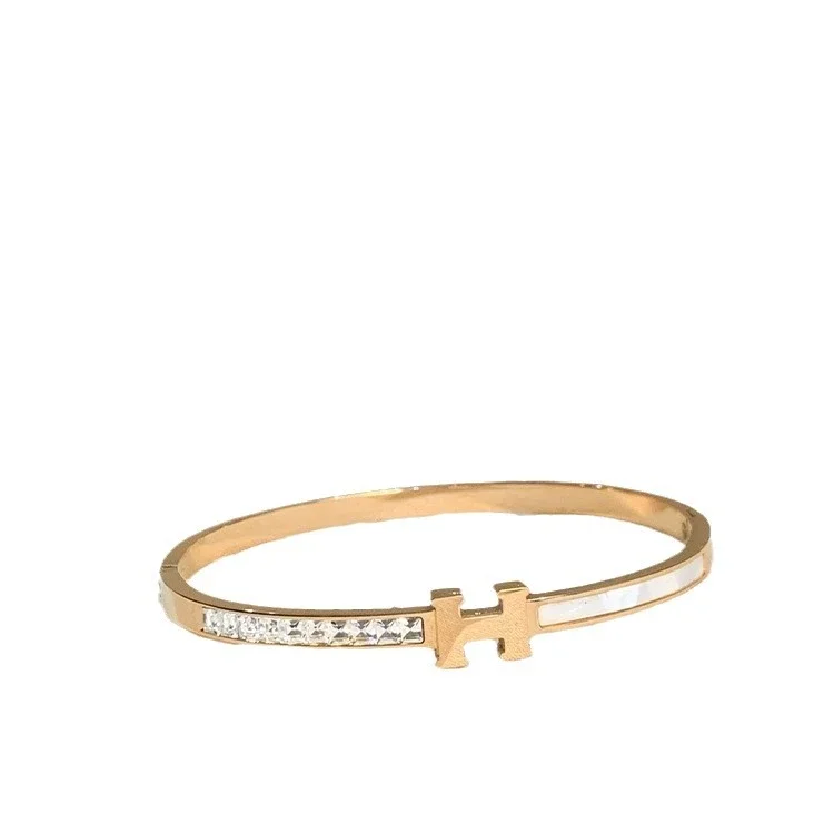 Baizhong Exquisite Titanium Spliced ​​Steel Women's Hand Light Luxury Hand Jewelry Fritillaria Small Ring Bracelet Zircon Bracelet New Style *No quality problems and no return without reason