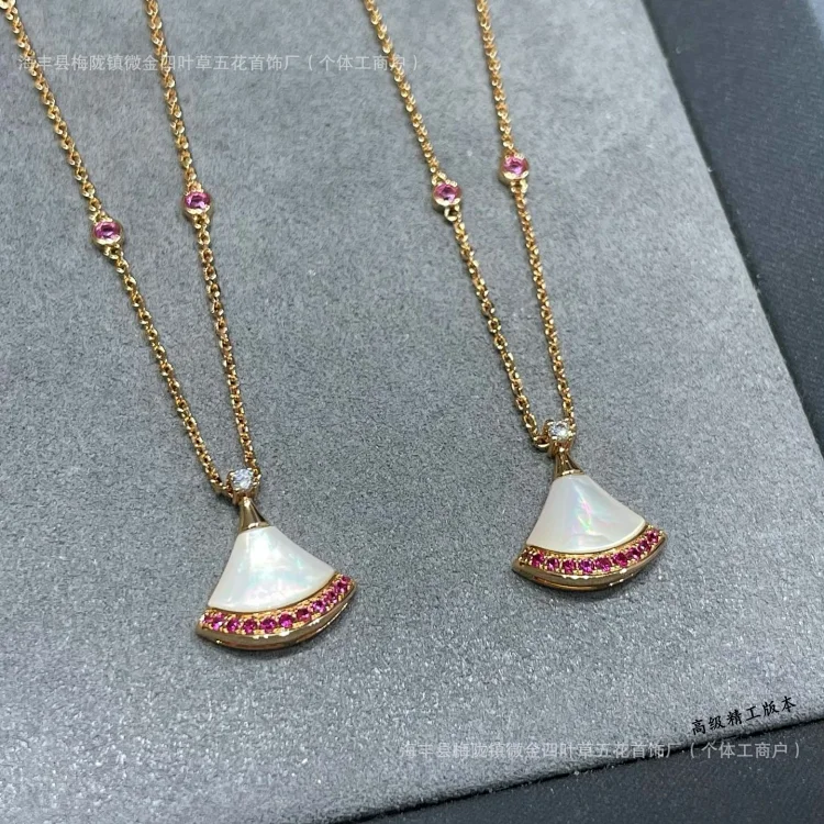 Full of mother-of-pearl chalcedony red double-layered manufacturers necklace, exquisitely carved Jin Baoge diamond white fan-shaped small skirt fan *No quality problems, no reason to return(pic17) Full of mother-of-pearl chalcedony red double-layered manufacturer's necklace, exquisitely carved Jin Baoge diamond white fan-shaped small skirt fan *No quality problems, no reason to return
