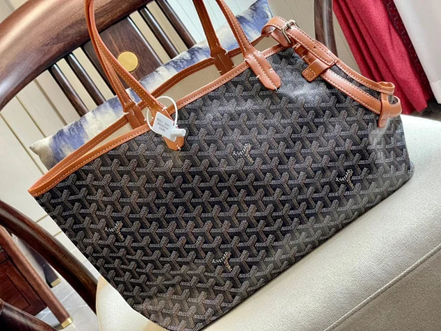 Goyard Handbags Monogram Tote Bag with Detachable Pouch product detail image 23