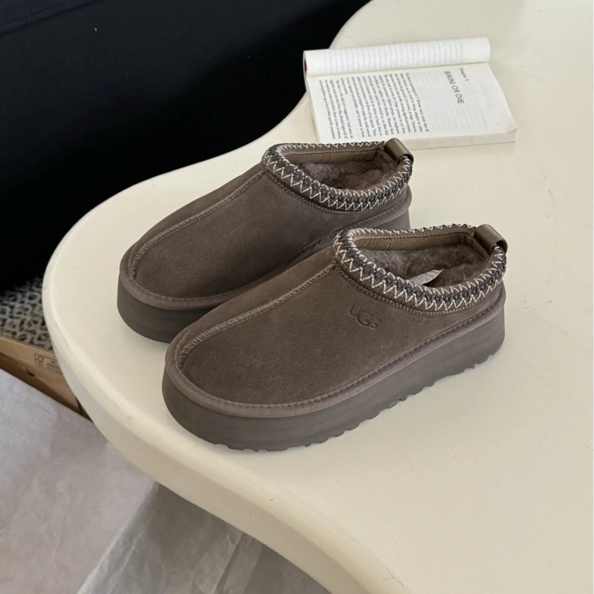 UGG Cozy Slip-On Slippers [5 s