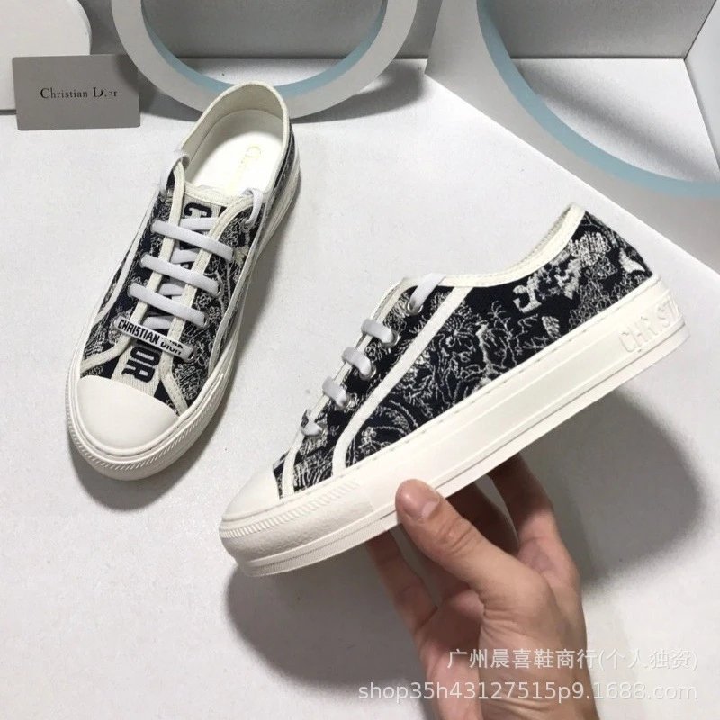 平底黑色白花纹