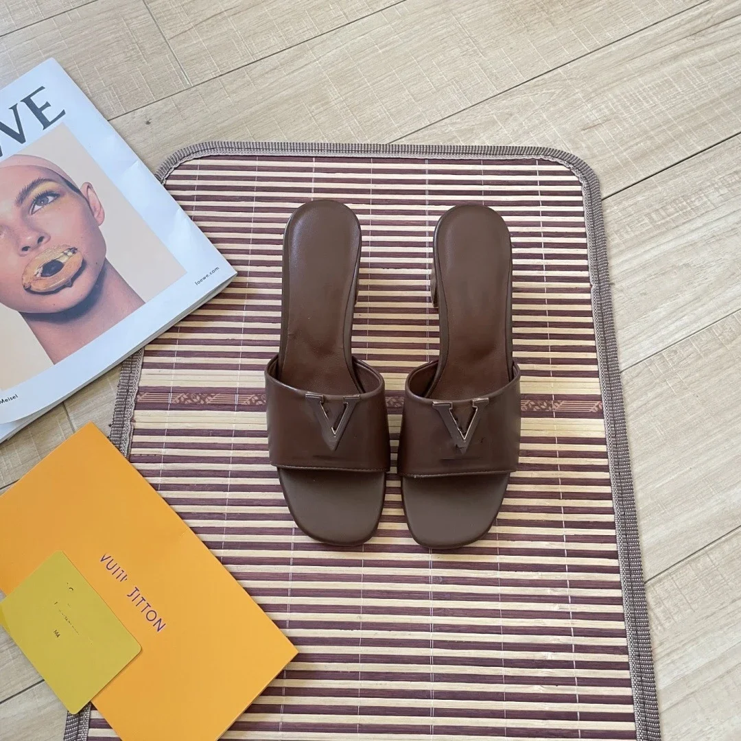 Wear fashionable beach shoes and sandals at the beach, one-piece slippers, thick-heeled slippers, summer outdoor cool trendy foreign trade *No quality problems, no returns at will without re