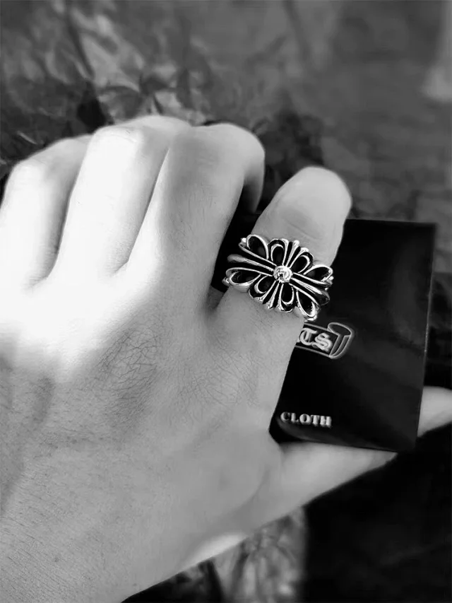 Chrome Hearts Jewelry Engraved Cross Ring product detail image 9