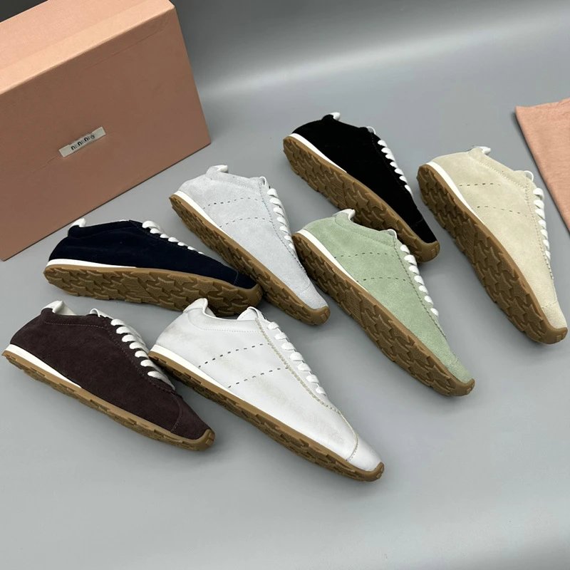 Miu Miu Suede Sneakers [7 styl
