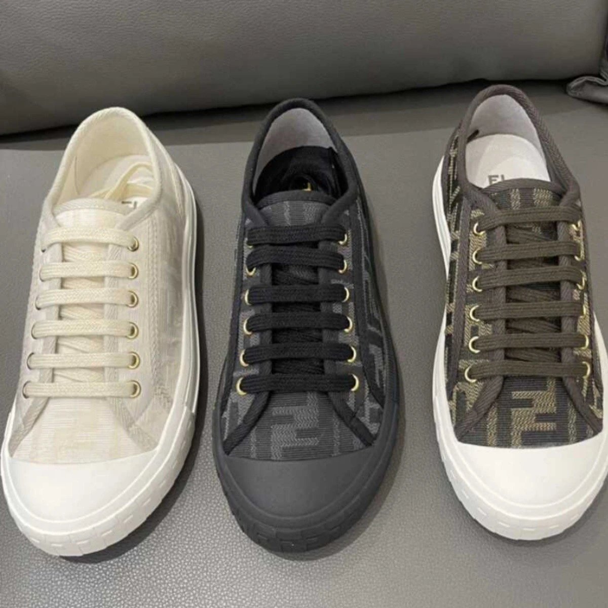 Fendi FF Canvas Sneakers [3 st