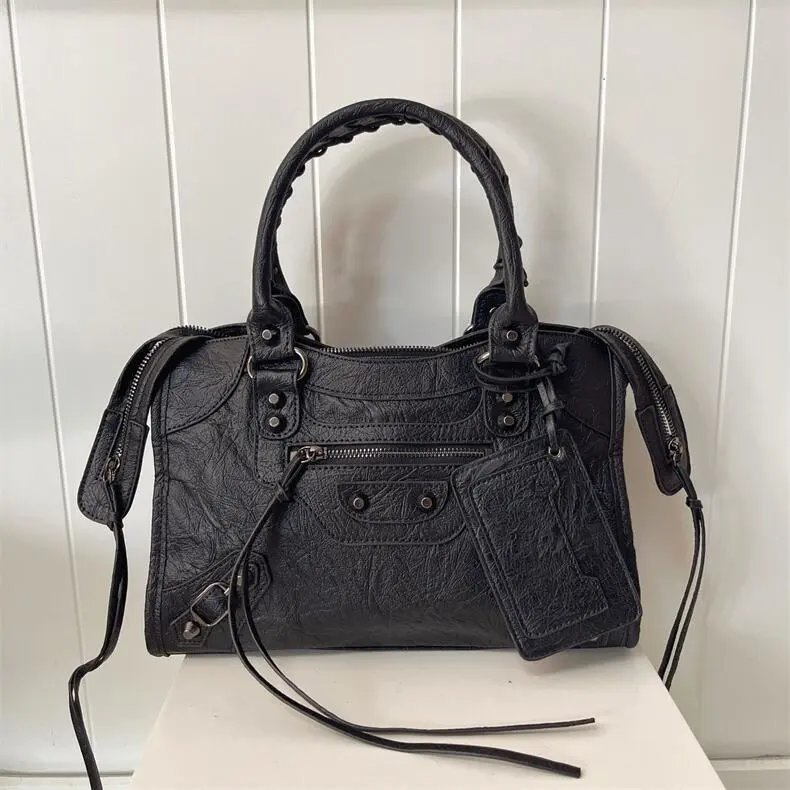 8037 # Medium Elegant Black
