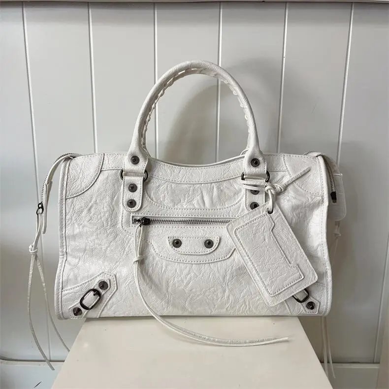 8037 # Large Milk Shake White