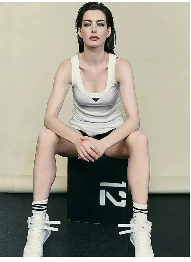 Unbranded Vests Sleeveless scoop-neck tank top with triangular chest plaque product detail image 1