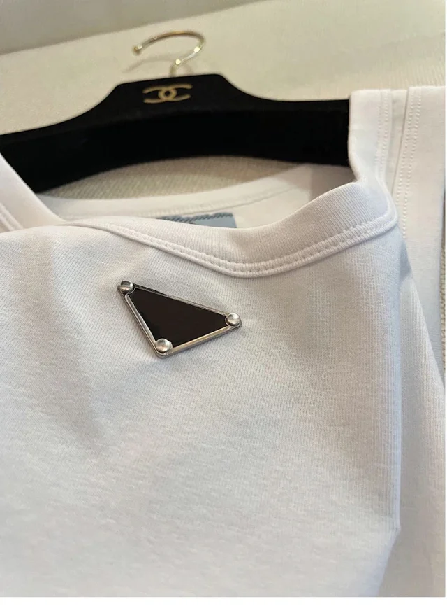 Unbranded Vests Sleeveless scoop-neck tank top with triangular chest plaque product detail image 7