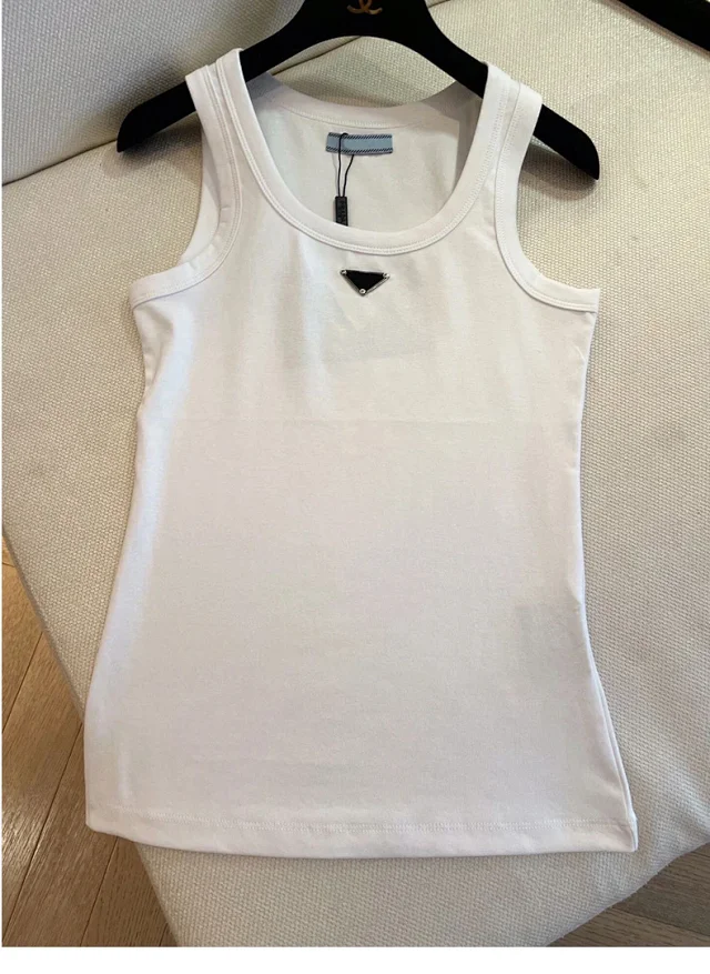 Unbranded Vests Sleeveless scoop-neck tank top with triangular chest plaque product detail image 5