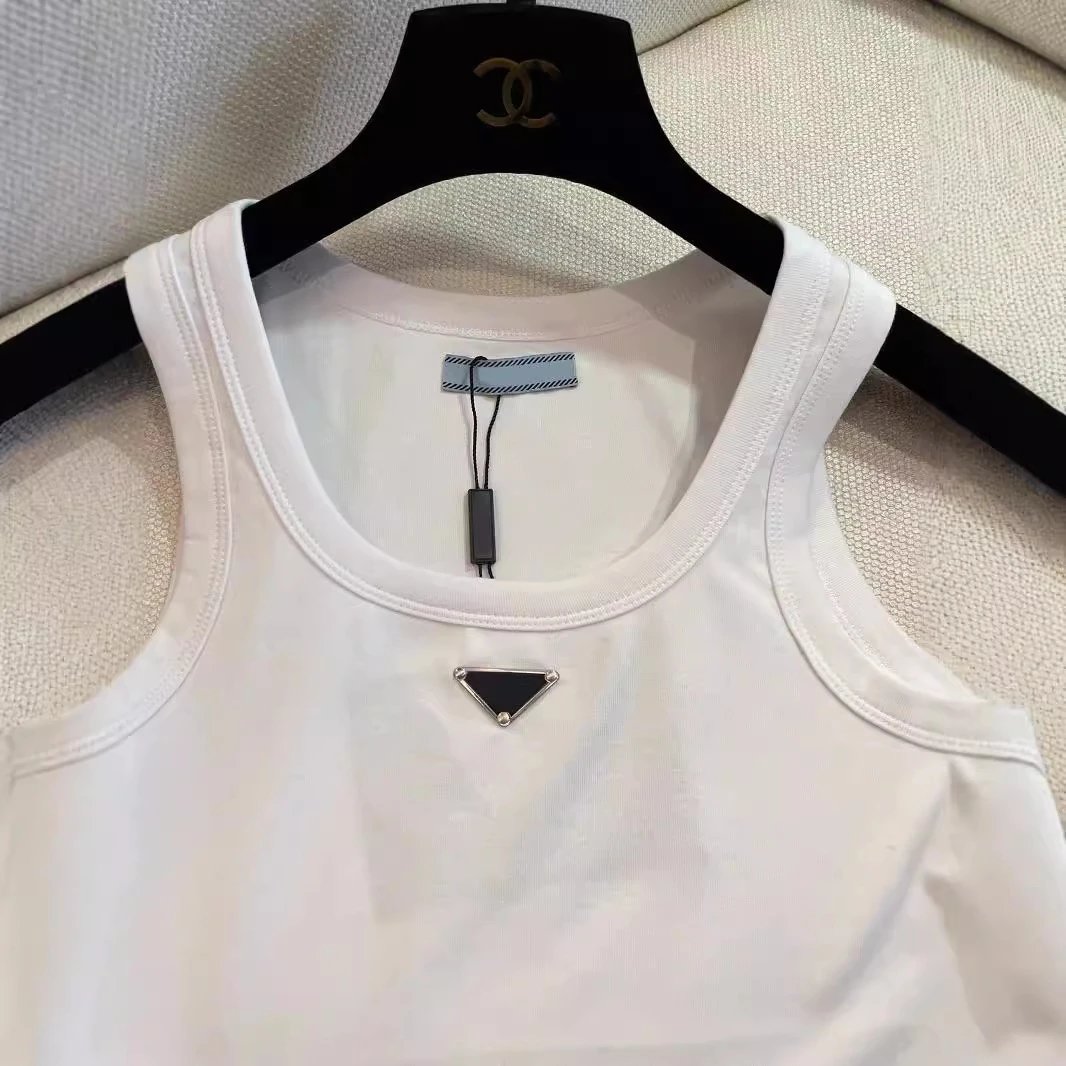 Unbranded Vests Sleeveless scoop-neck tank top with triangular chest plaque image 4