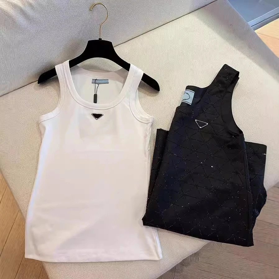 Unbranded Vests Sleeveless scoop-neck tank top with triangular chest plaque image 2