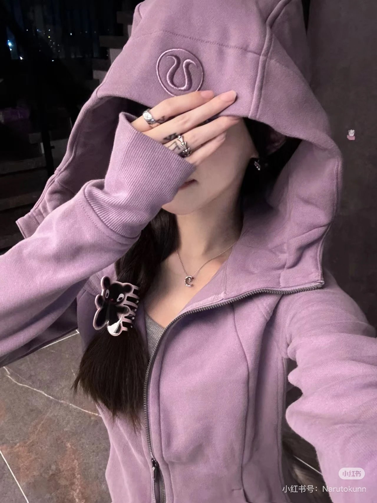 刺绣烟雾紫卫衣修身