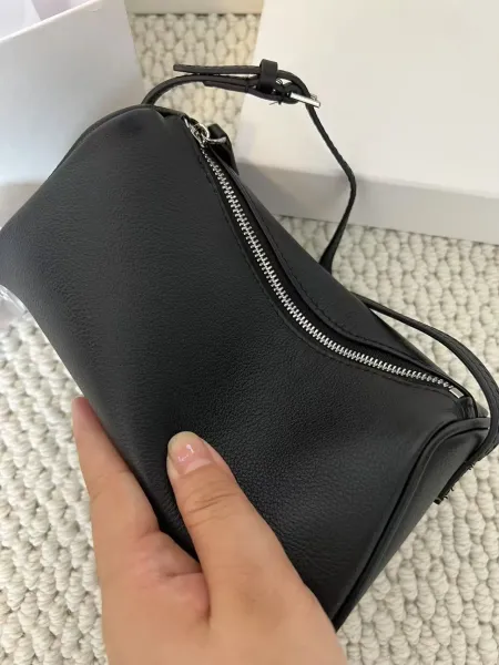 Bottega Veneta The Pouch Black Leather Underarm Bag - 1