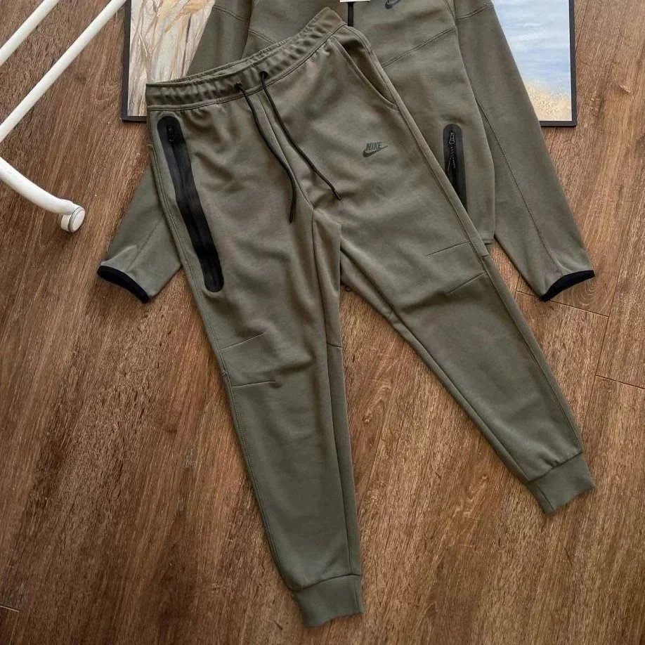 brown pants