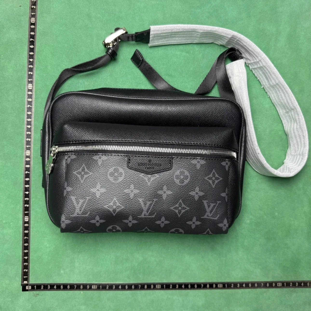Louis Vuitton Outdoor Messenger