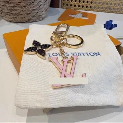 Black and White Alloy Keychain Bag Charm photo 4
