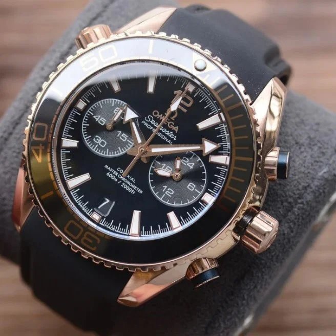 Rose Gold Case, Black Dial, Rubber Strap