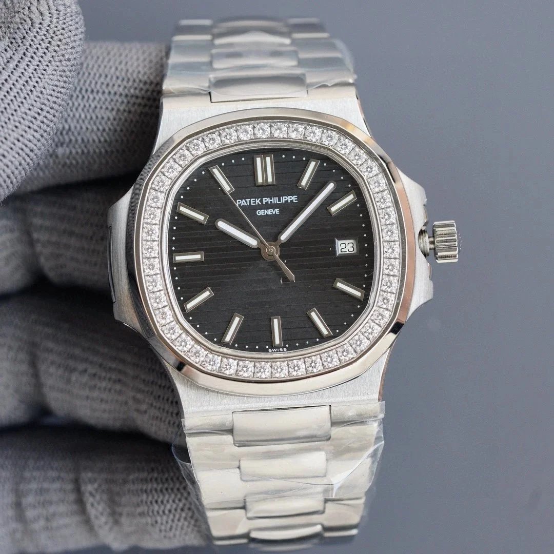 Black · Round Diamond