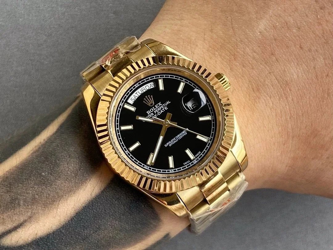 Full Gold Tone · Black Dial