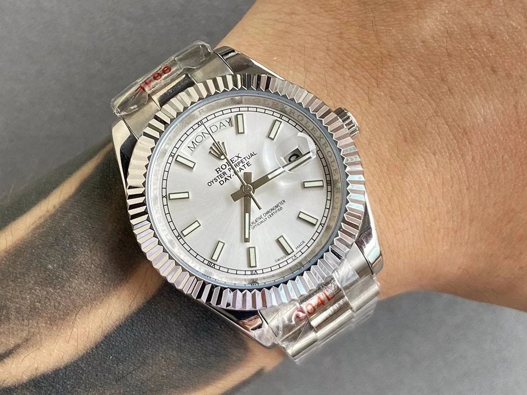 Silver Tone · Silver Dial