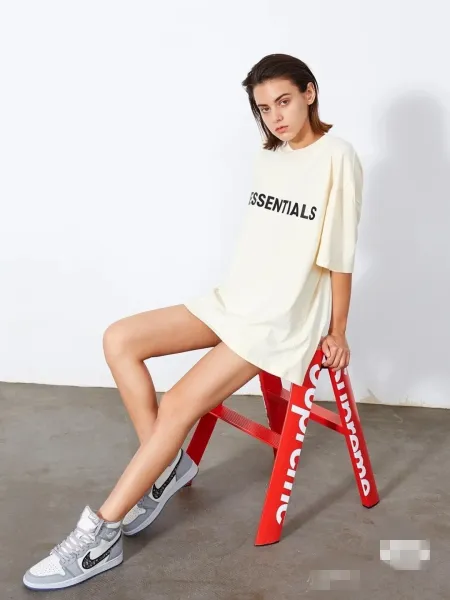 Design 1977 Graphic T-Shirt Beige - 14