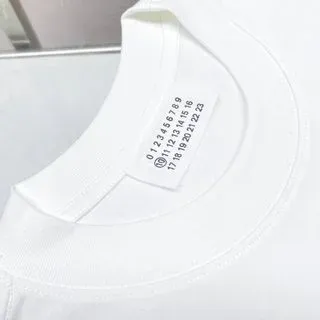 Design Logo Graphic T-Shirt White - 9